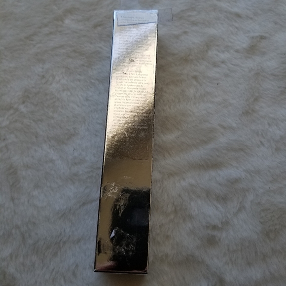 Becca Weightless Blur Skin Love Foundation - Picture 6 of 6